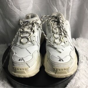 Balenciaga Off-White/Beige Chunky Logo Lace-Up Sneakers
